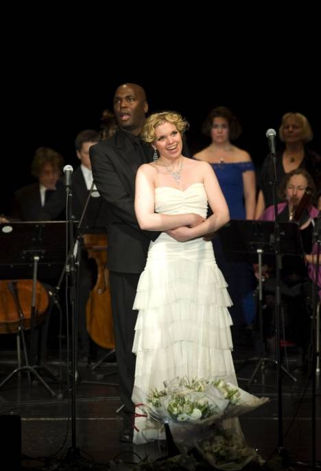 Donald Perry och Stephanie Lippert sjöng duett i musik ur Glada Änkan och ur Porgy and Bess.
Foto: Bo Åhs